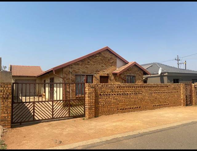 2 BEDROOM HOUSE FOR SALE IN PROTEA GLEN